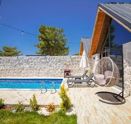 Villaleylak Hotel *